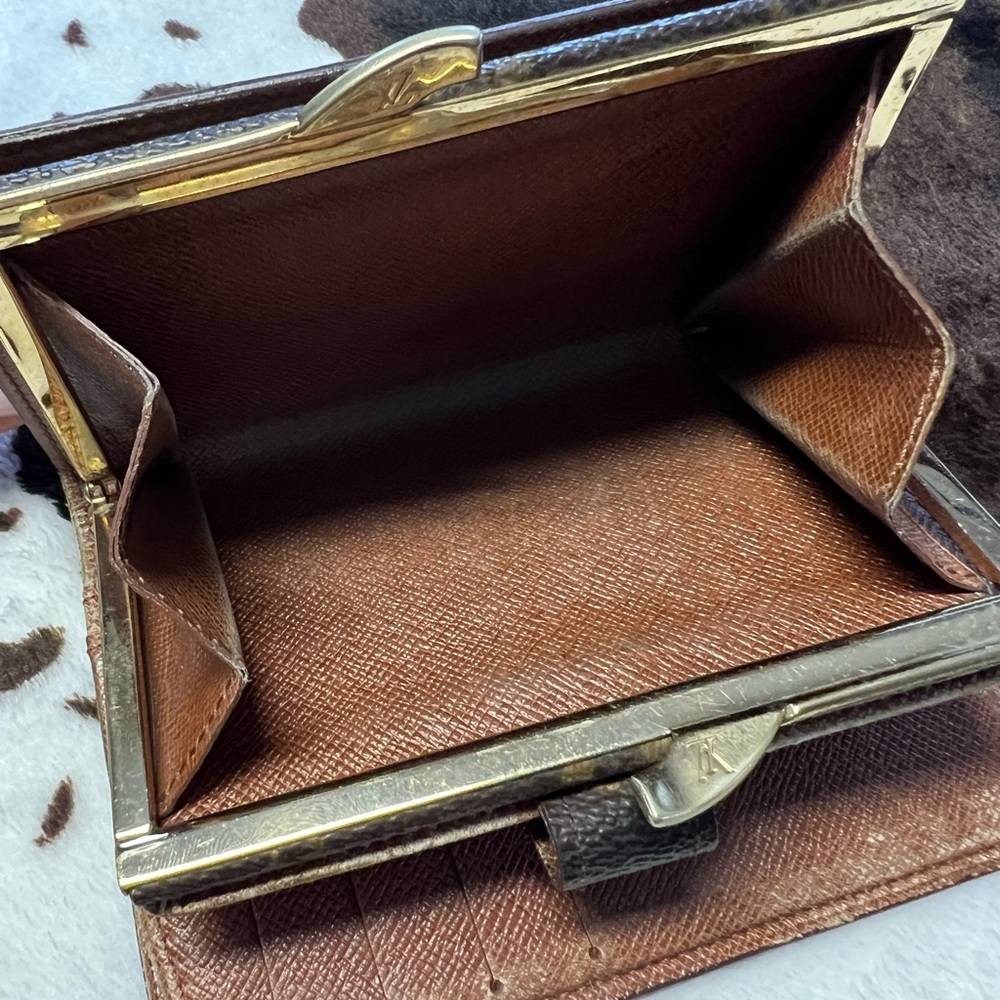 Louis Vuitton Kisslock Wallet - Picture 7 of 7